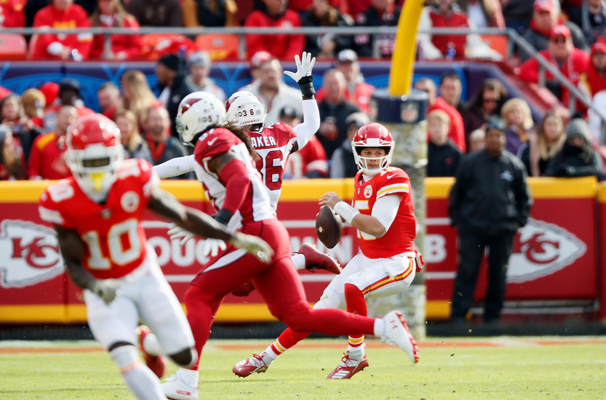 chiefs-mahomes-scramble.jpg